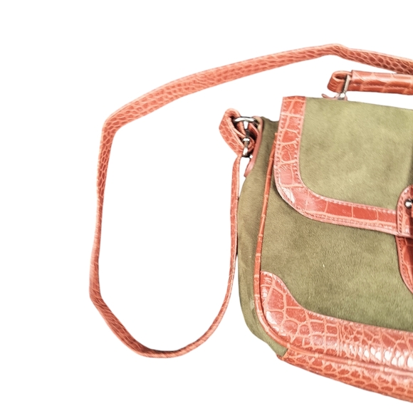 Like new green suede and leather purse - Picture 4 of 6